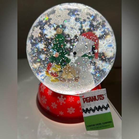 ⛄️ Peanuts Snoopy & Woodstock campfire snow globe, NWT - Picture 1 of 7